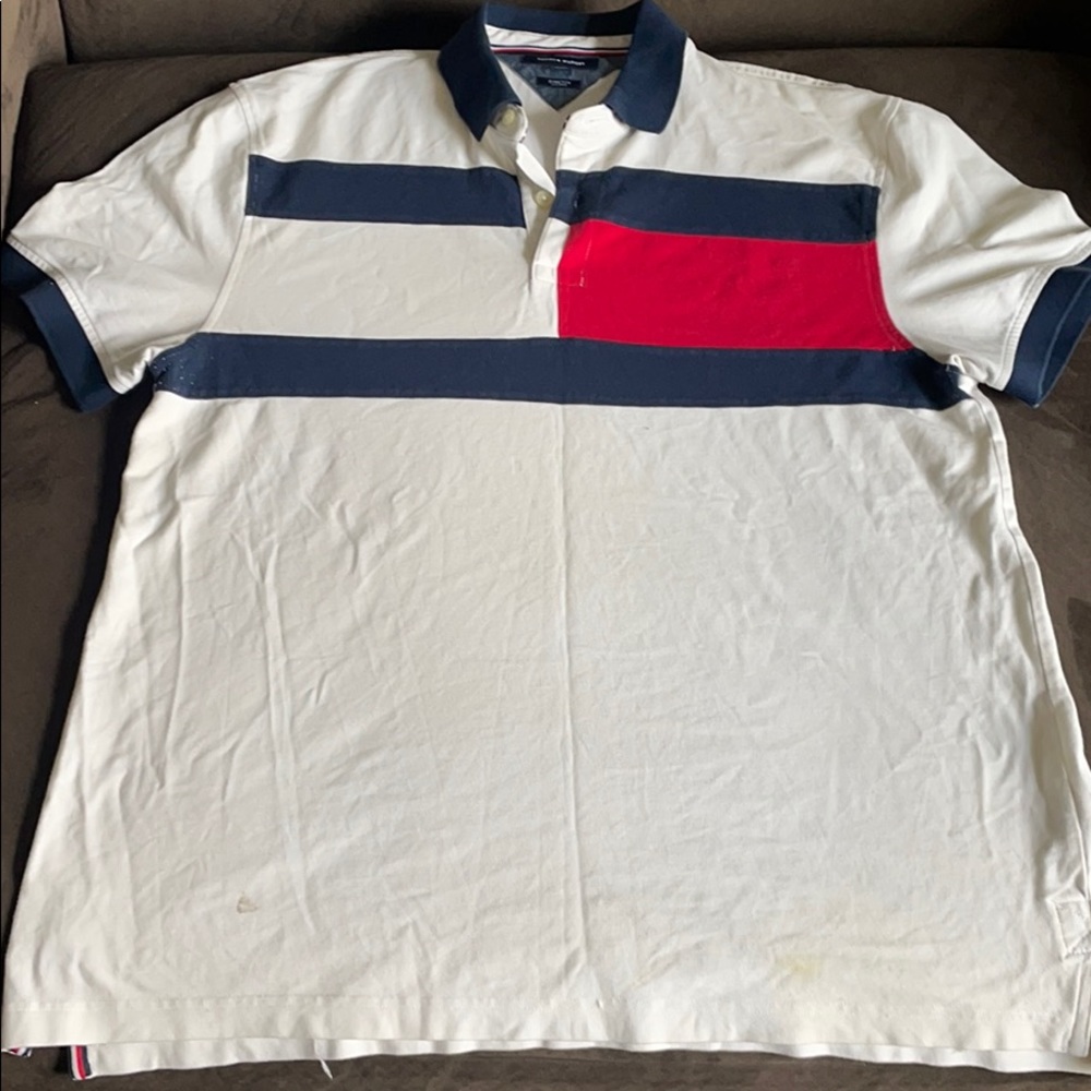 White collard hilfiger shirt